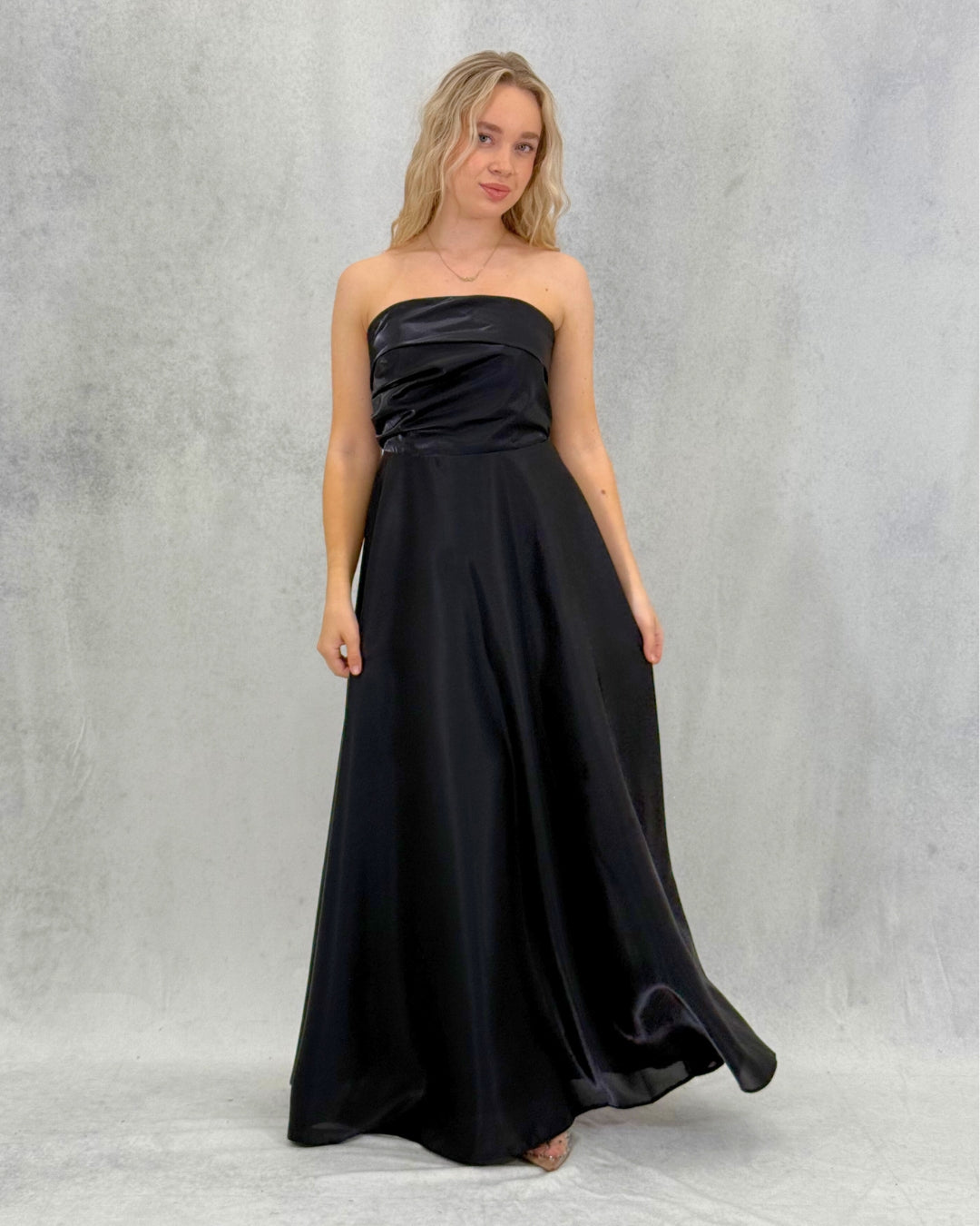 Trägerloses funkelndes Abendkleid