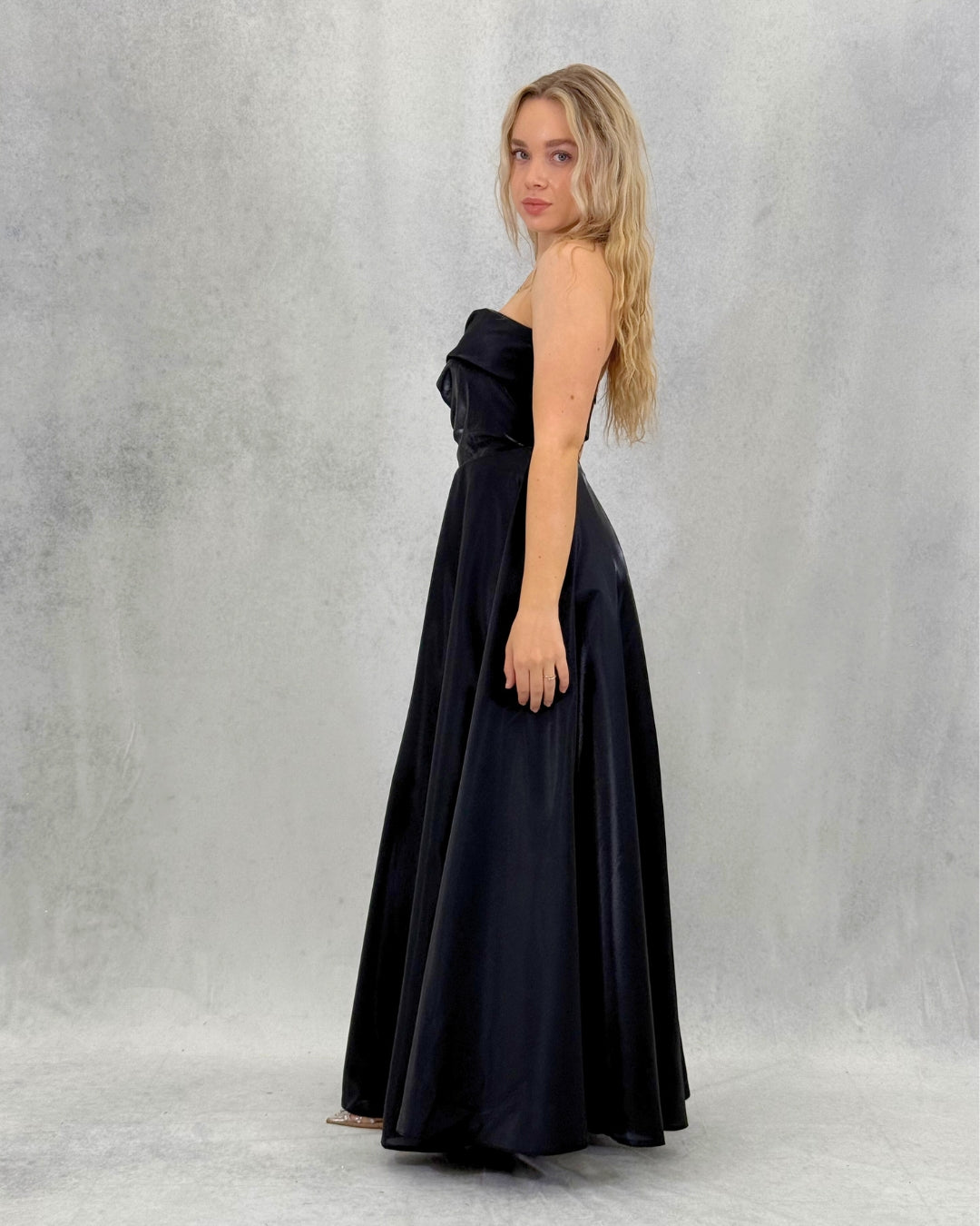 Trägerloses funkelndes Abendkleid
