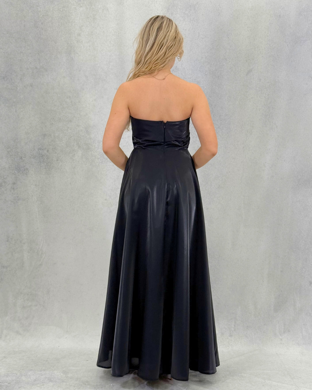 Trägerloses funkelndes Abendkleid