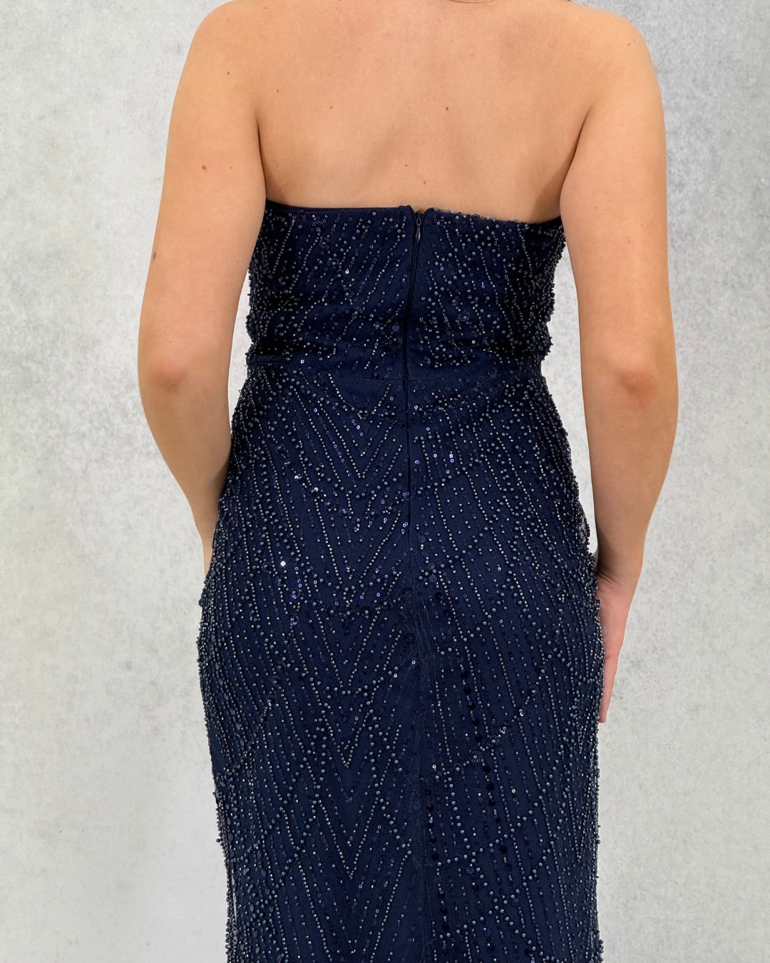 فستان سهرة مطرز بالترتر