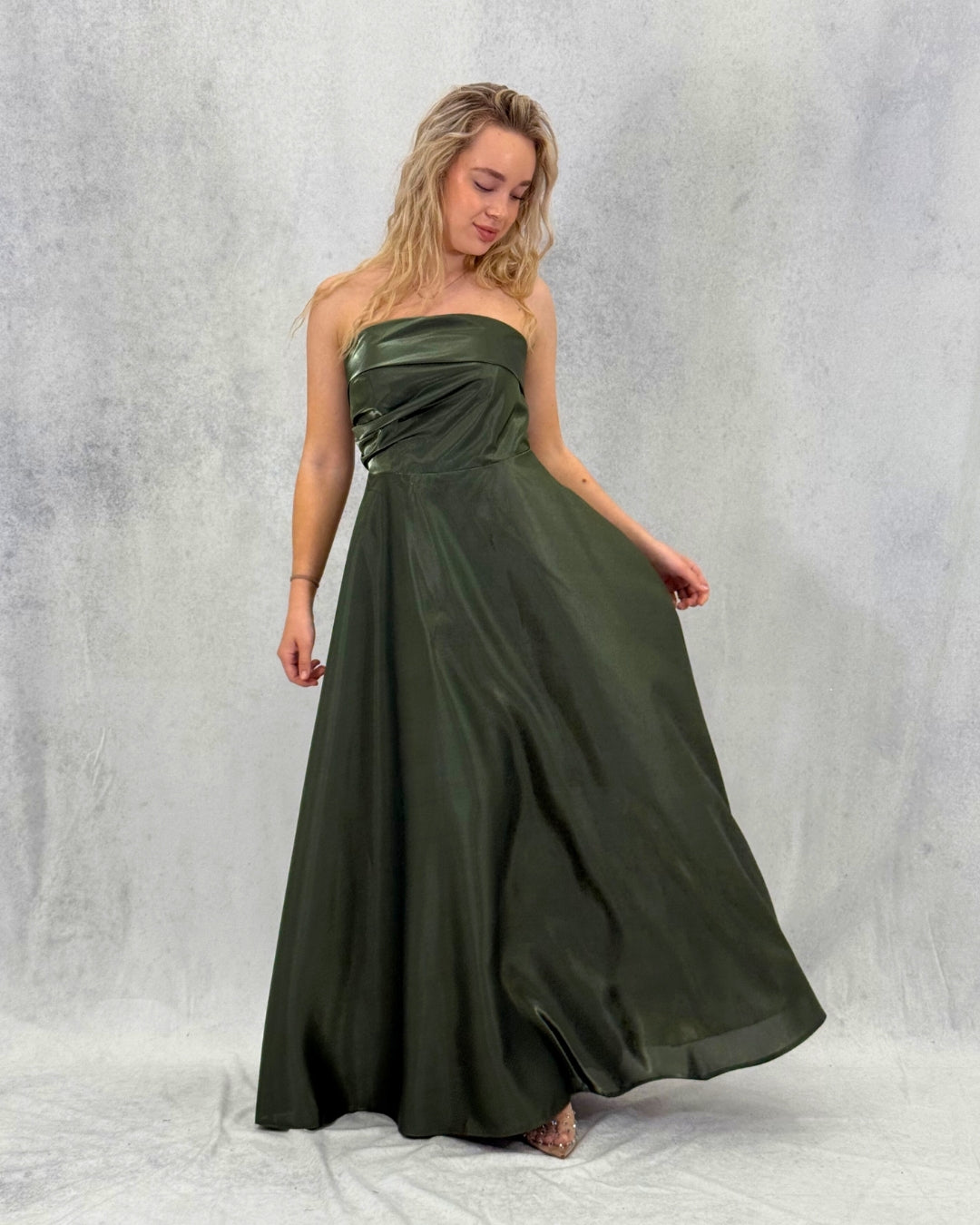 Trägerloses funkelndes Abendkleid