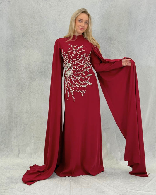 فستان سهرة طويل بأكمام طويلة مطرز بالأحجار