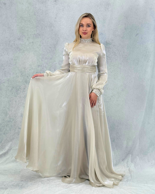 Işıltılı Saten Görünümlü Taş Detaylı Uzun Abiye Elbise