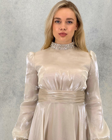 Işıltılı Saten Görünümlü Taş Detaylı Uzun Abiye Elbise