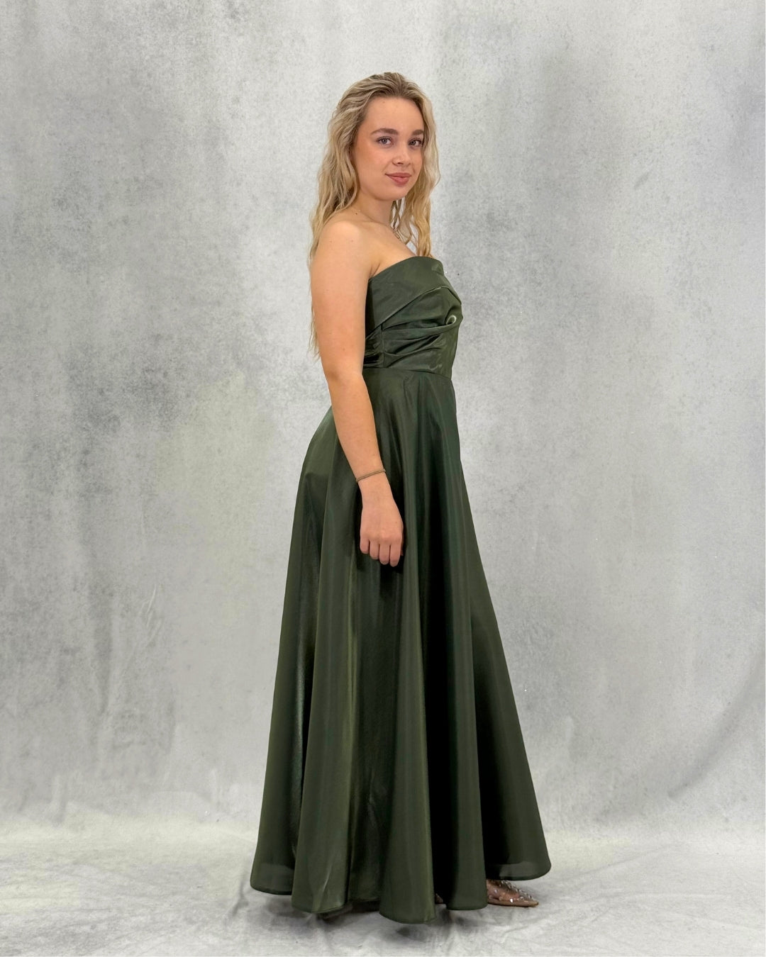 Trägerloses funkelndes Abendkleid