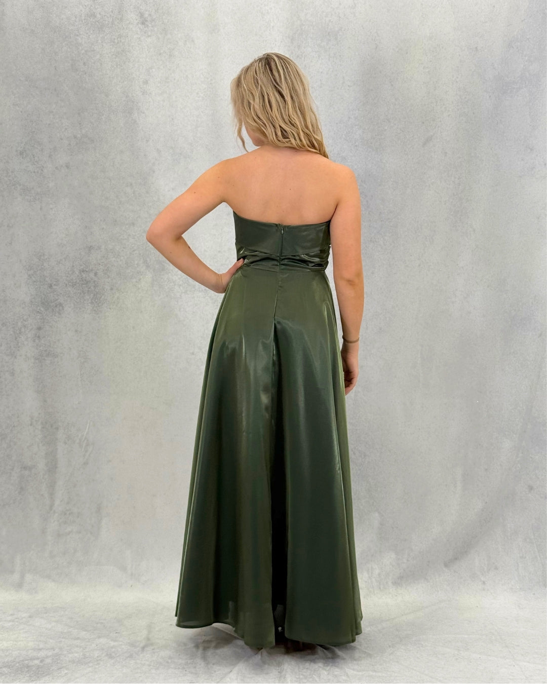 Trägerloses funkelndes Abendkleid