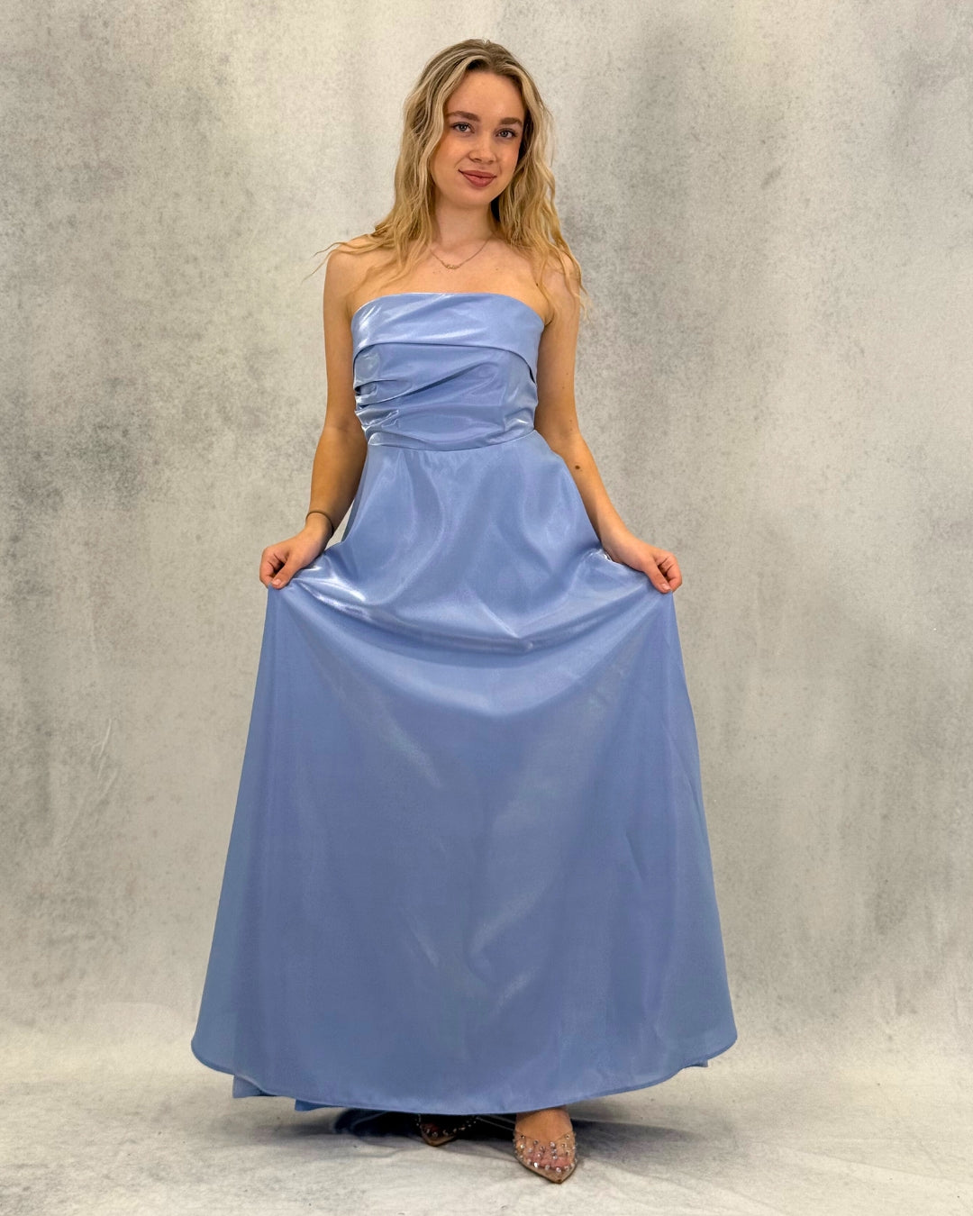 Trägerloses funkelndes Abendkleid
