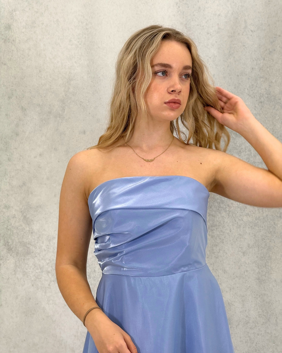 Trägerloses funkelndes Abendkleid