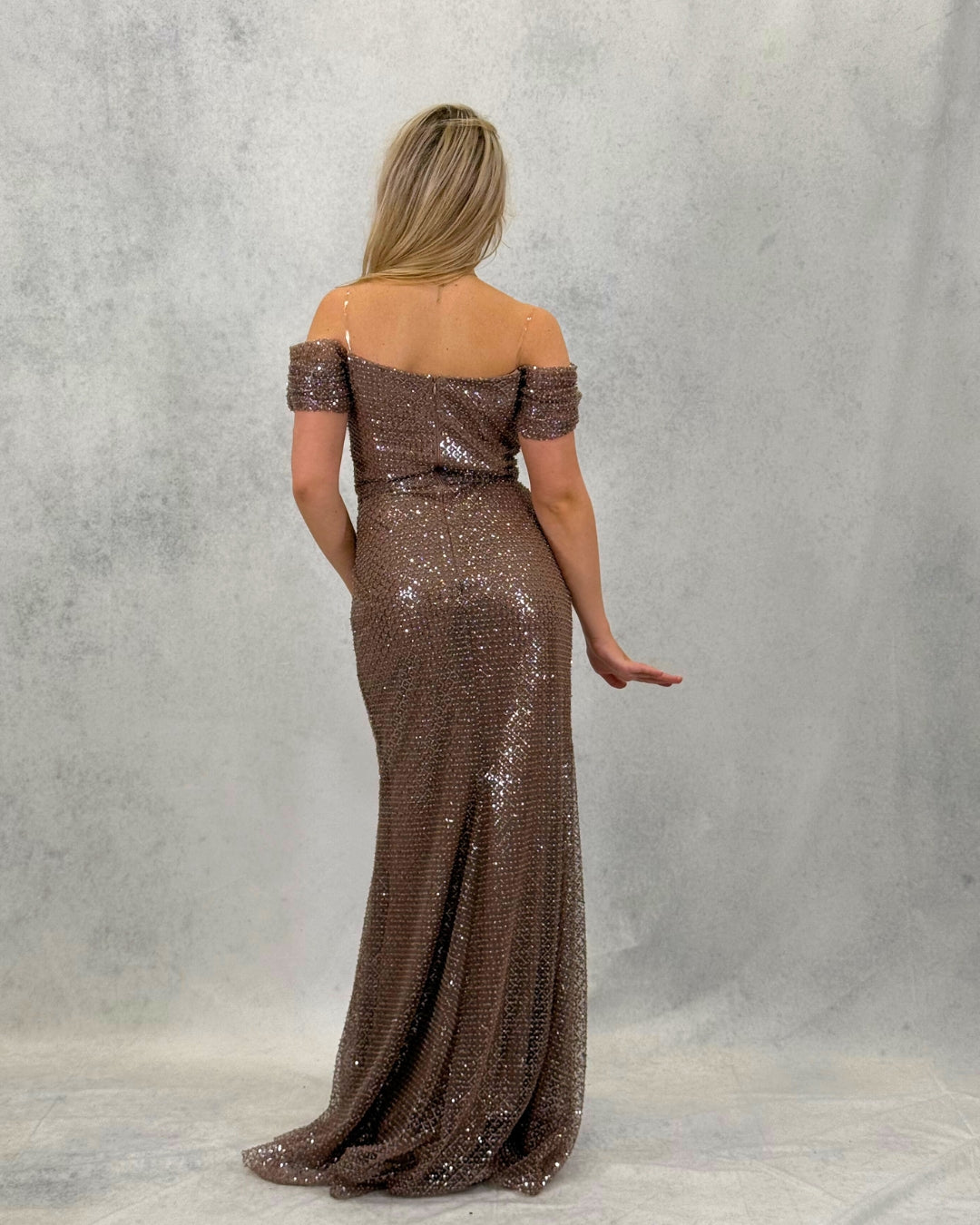 Işıltılı Mavi Omzu Açık Yırtmaçlı Abiye Elbise