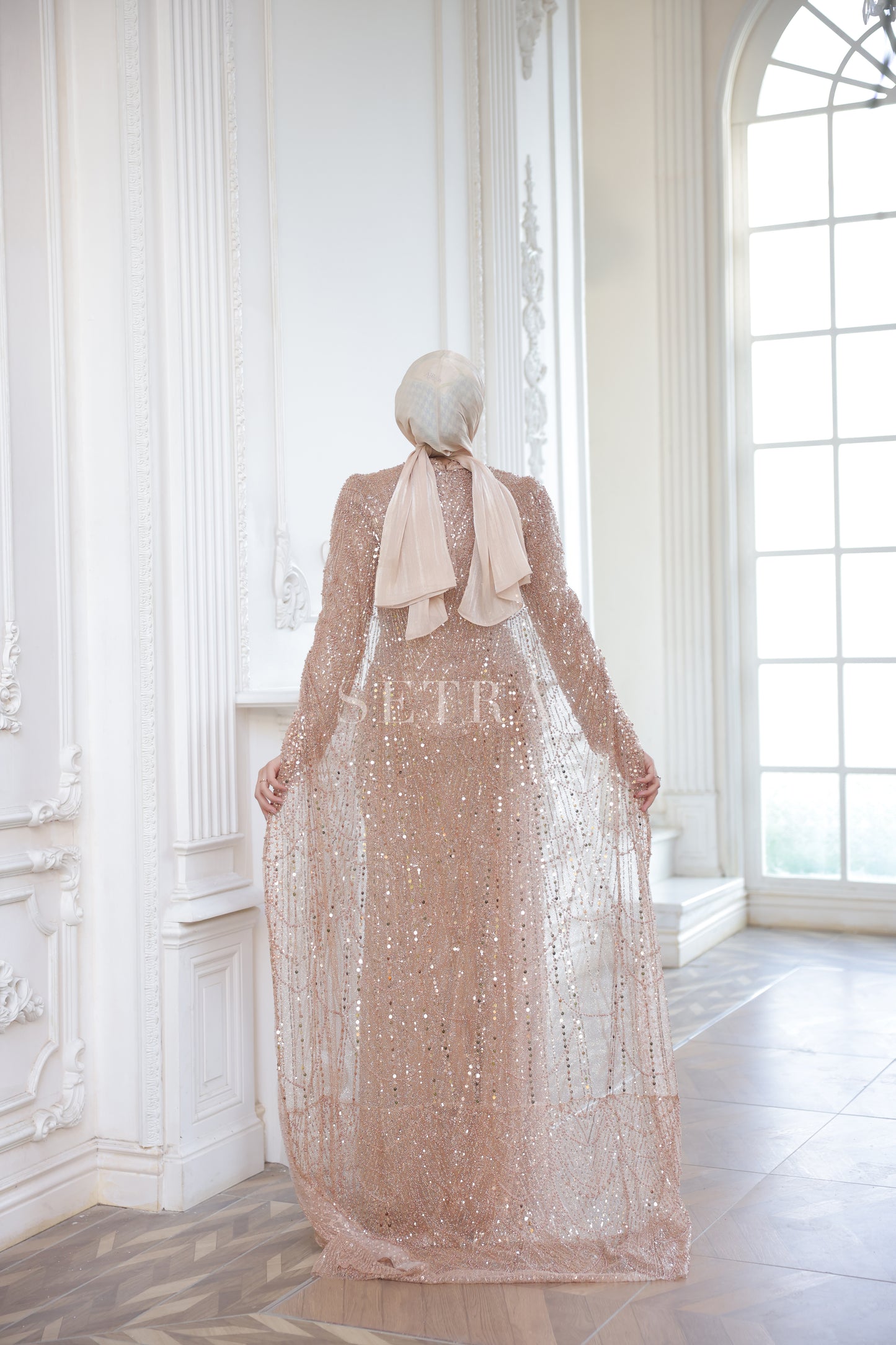 Özel Tasarım Pelerinli Abiye – Pudra