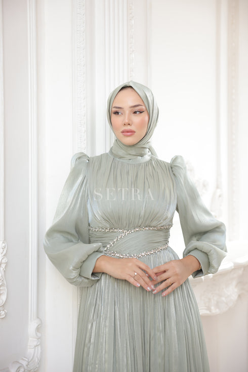 Taş Detaylı Pileli Tesettür Abiye Elbise