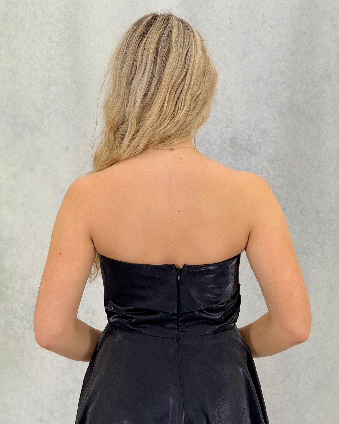 Trägerloses funkelndes Abendkleid