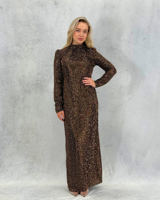 Glitzerndes, steinfarbenes, langes Abendkleid