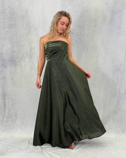 Trägerloses funkelndes Abendkleid