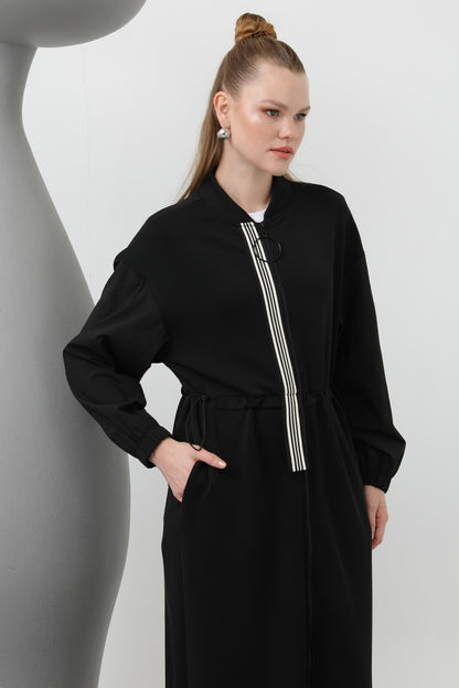 Önü Fermuar ve Şerit Detaylı Beli Büzgülü Elbise