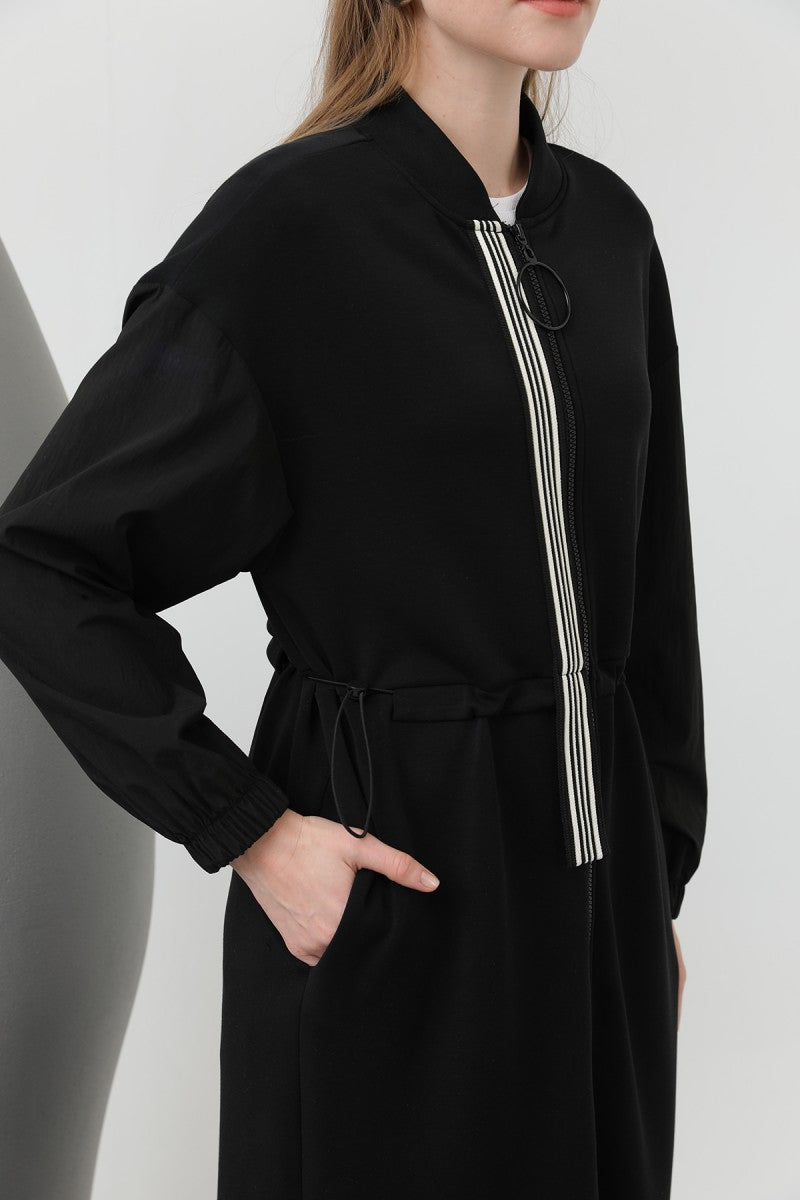 Önü Fermuar ve Şerit Detaylı Beli Büzgülü Elbise