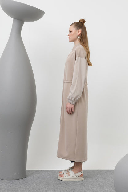 Önü Fermuar ve Şerit Detaylı Beli Büzgülü Elbise