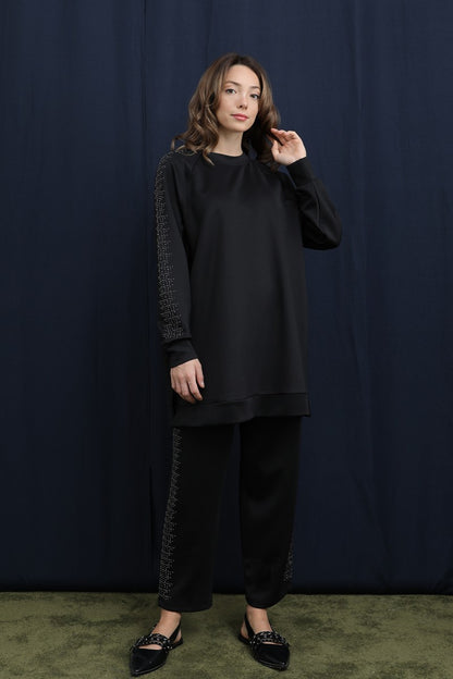 Kolları ve Pantolon Yanları Taş Detaylı Basic Takım
