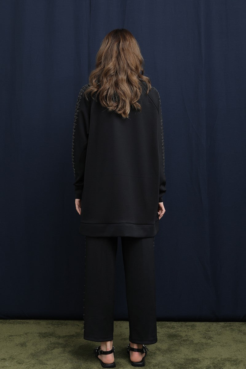 Kolları ve Pantolon Yanları Taş Detaylı Basic Takım