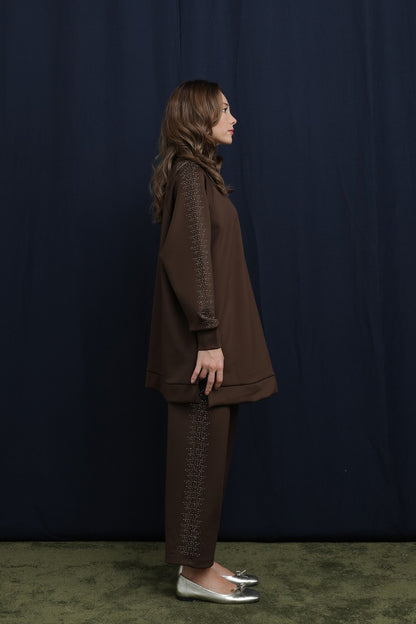 Kolları ve Pantolon Yanları Taş Detaylı Basic Takım