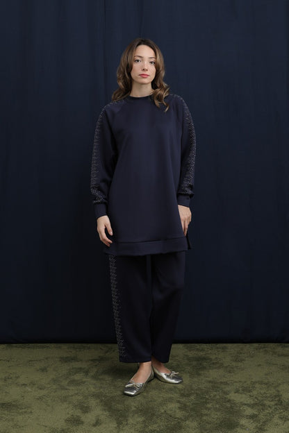 Kolları ve Pantolon Yanları Taş Detaylı Basic Takım