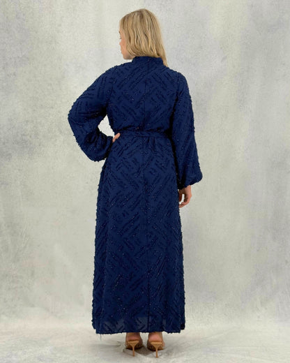 Glitzerndes strukturiertes Kleid mit Gürtel