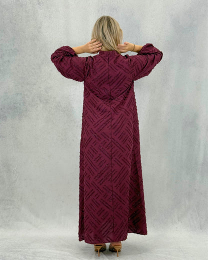 Glitzerndes strukturiertes Kleid mit Gürtel