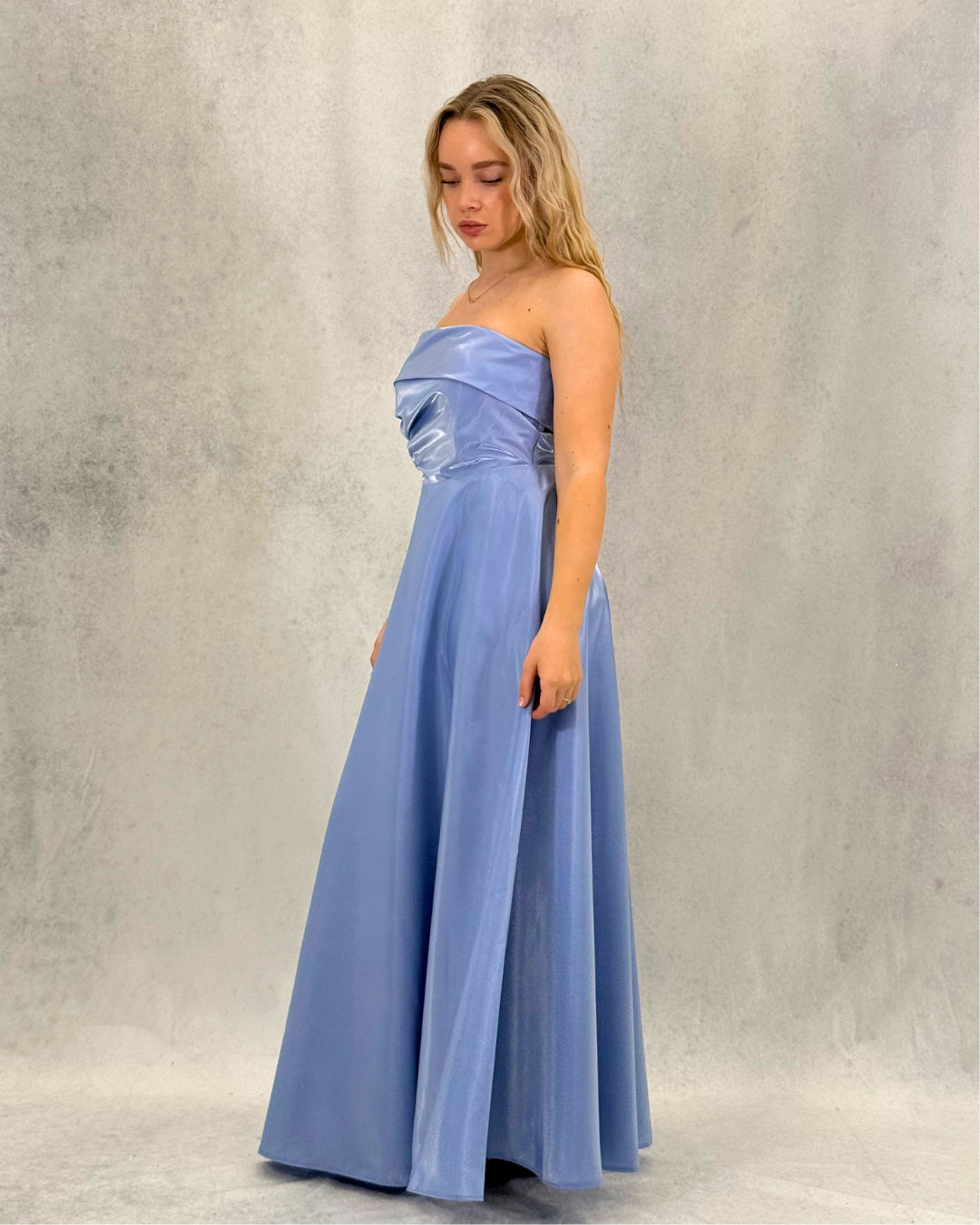 Trägerloses funkelndes Abendkleid