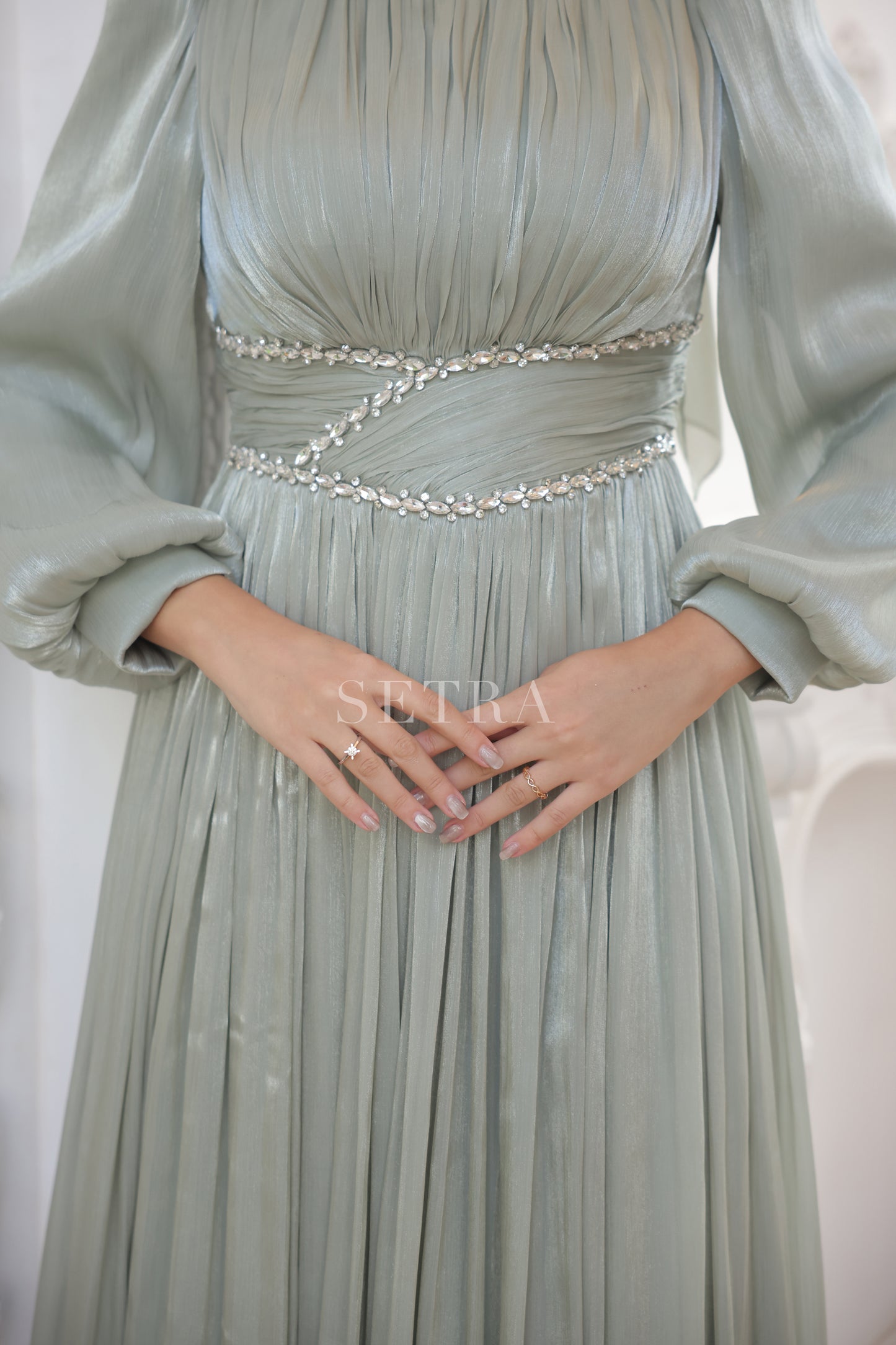 Taş Detaylı Pileli Tesettür Abiye Elbise