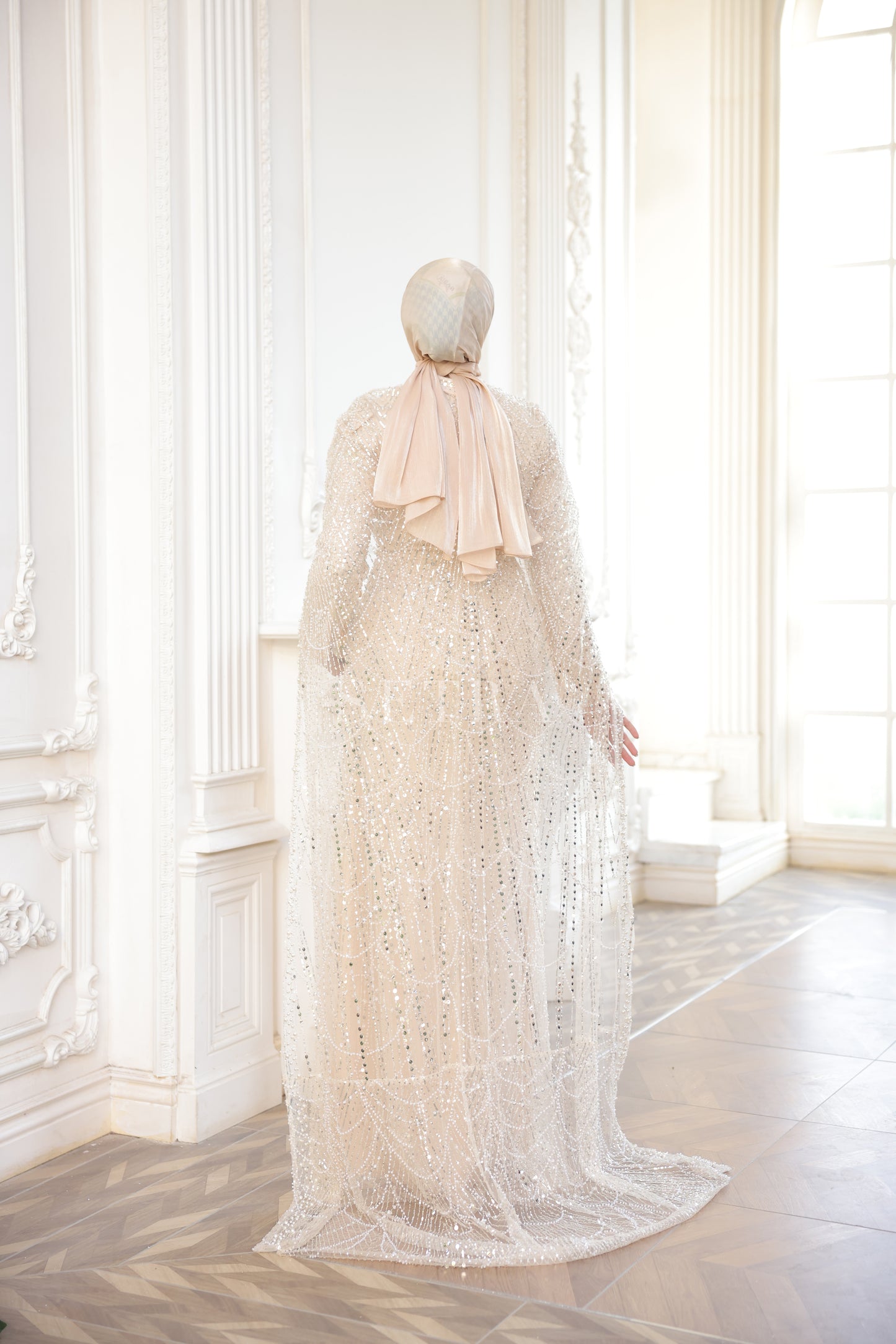 Özel Tasarım Pelerinli Abiye – A.Bej