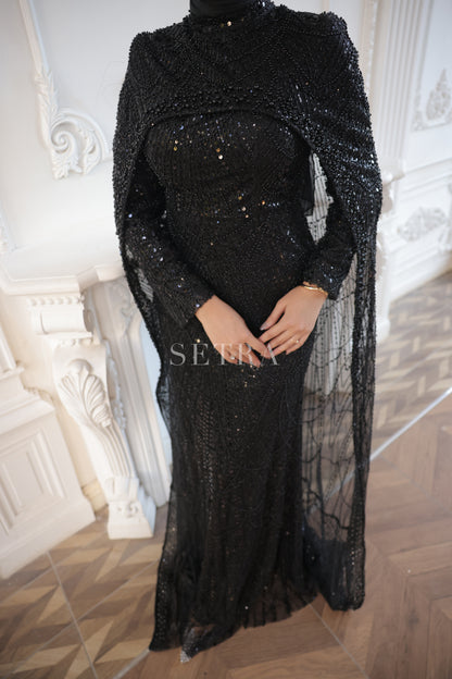 Özel Tasarım Pelerinli Abiye – Siyah