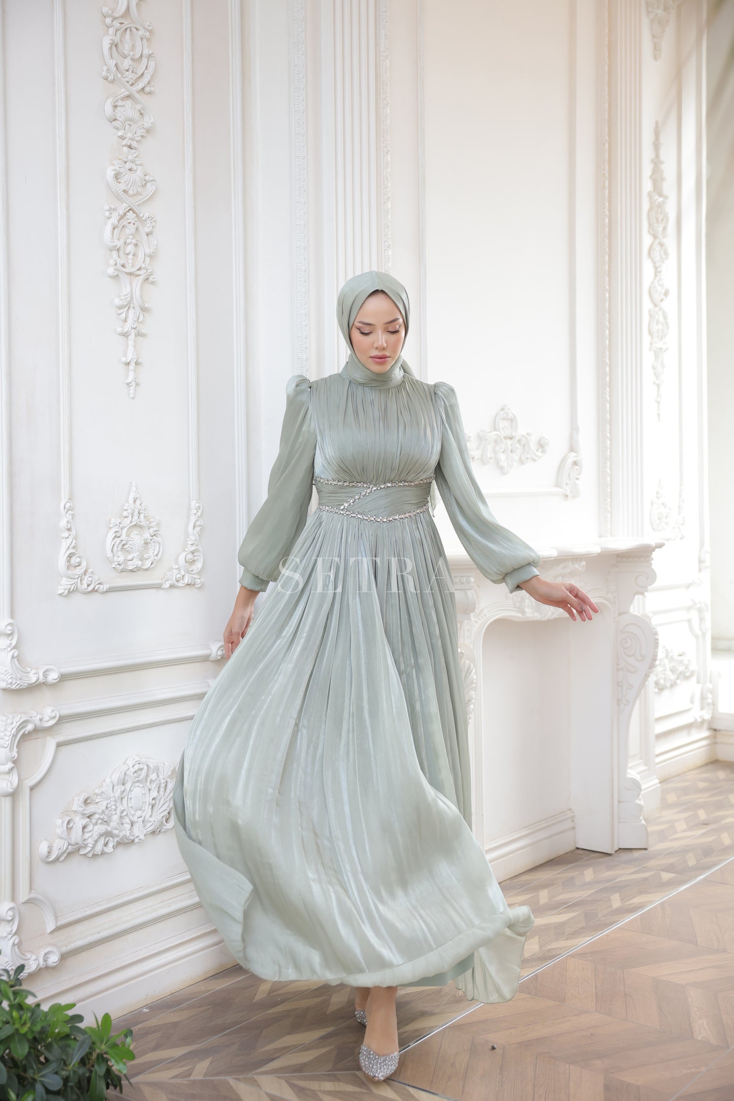 Taş Detaylı Pileli Tesettür Abiye Elbise