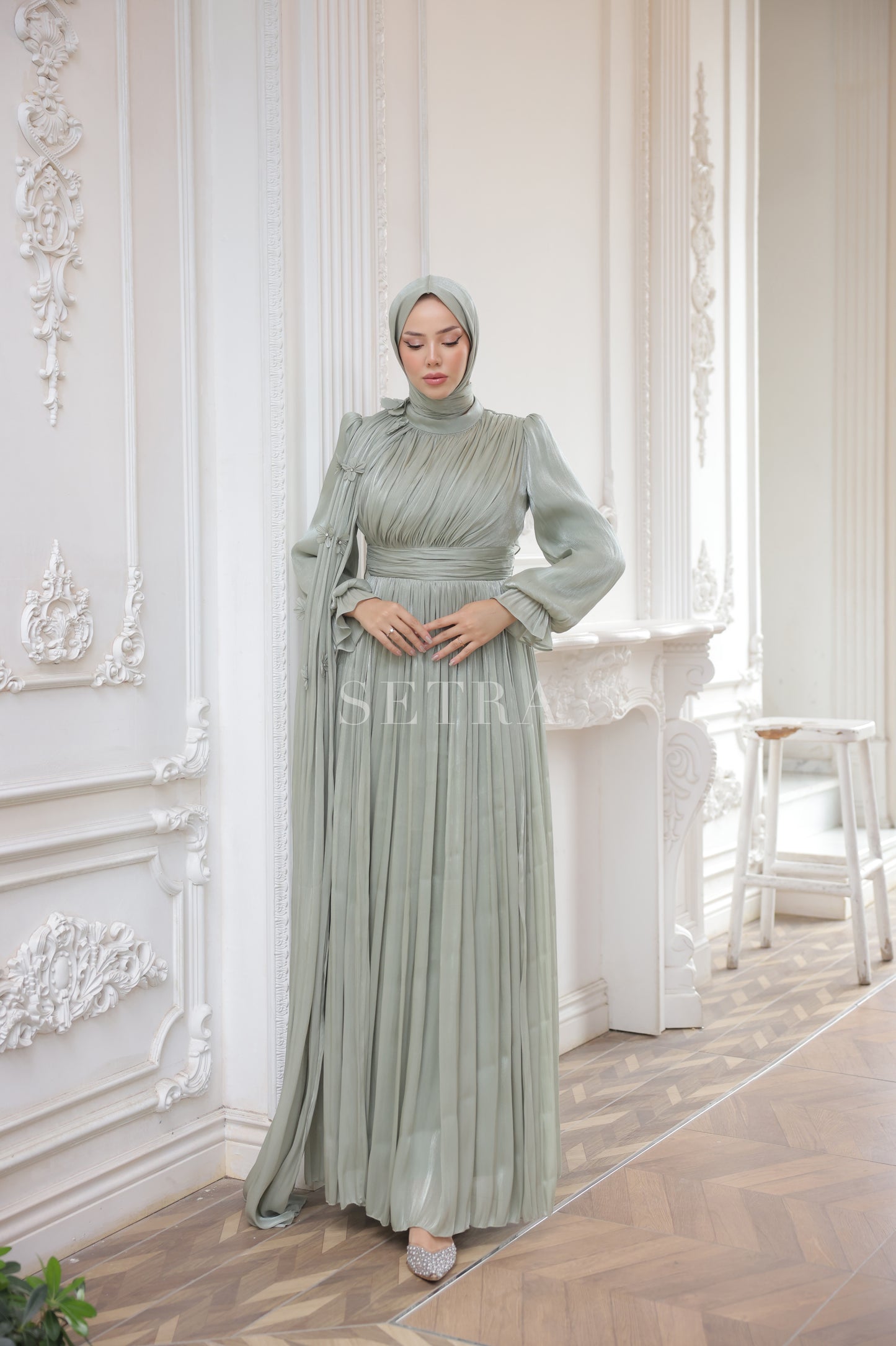 Çiçekli Pelerin Detaylı Şık Abiye Elbise