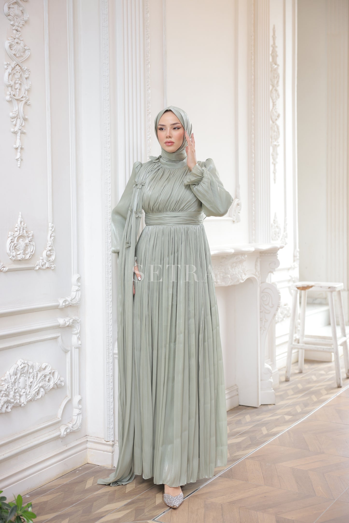 Çiçekli Pelerin Detaylı Şık Abiye Elbise