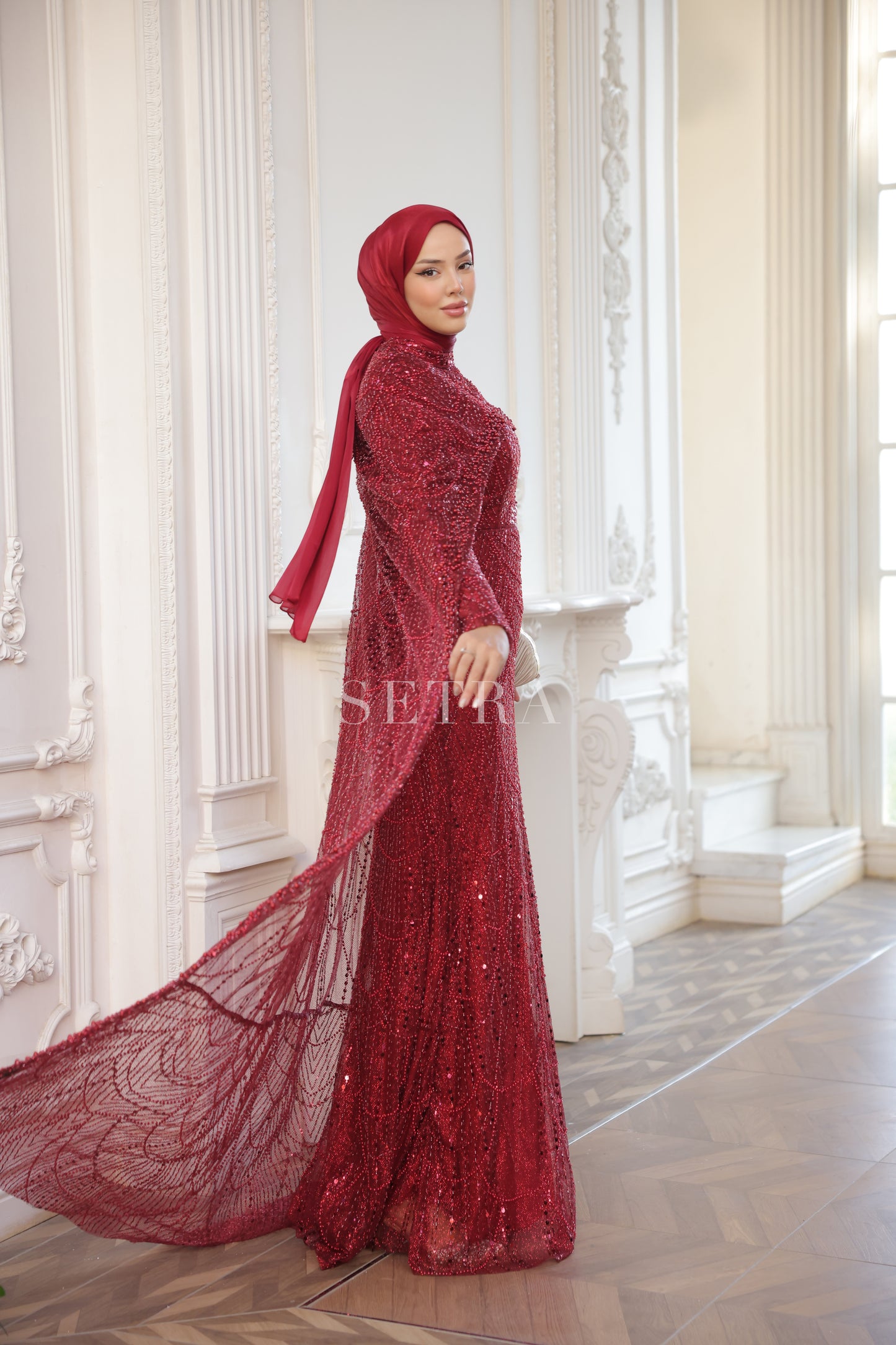 Özel Tasarım Pelerinli Abiye – Koyu Kırmızı