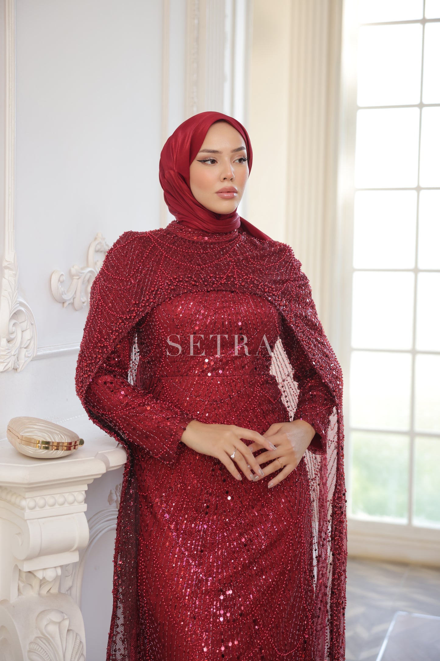 Özel Tasarım Pelerinli Abiye – Koyu Kırmızı