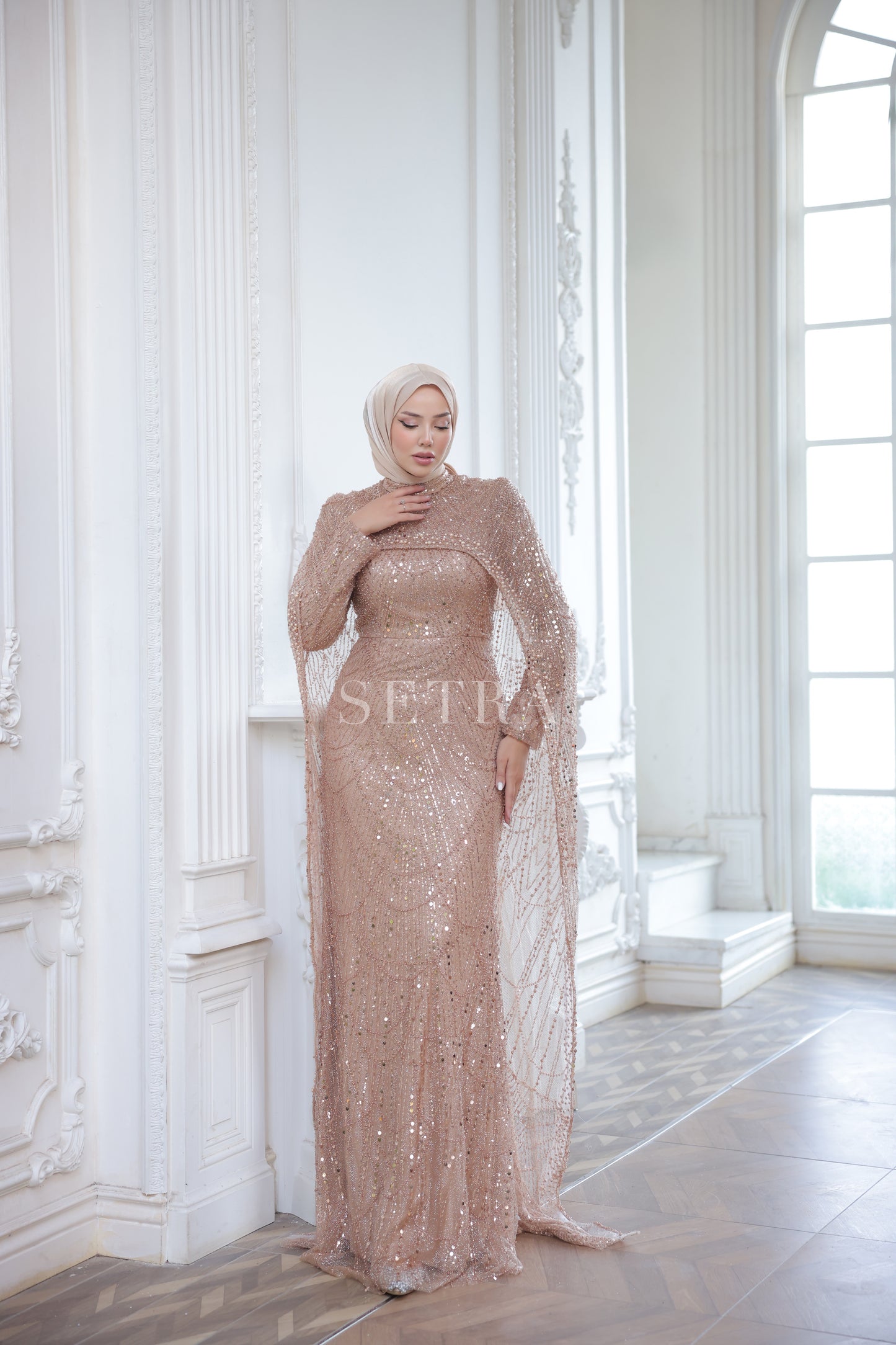 Özel Tasarım Pelerinli Abiye – Pudra