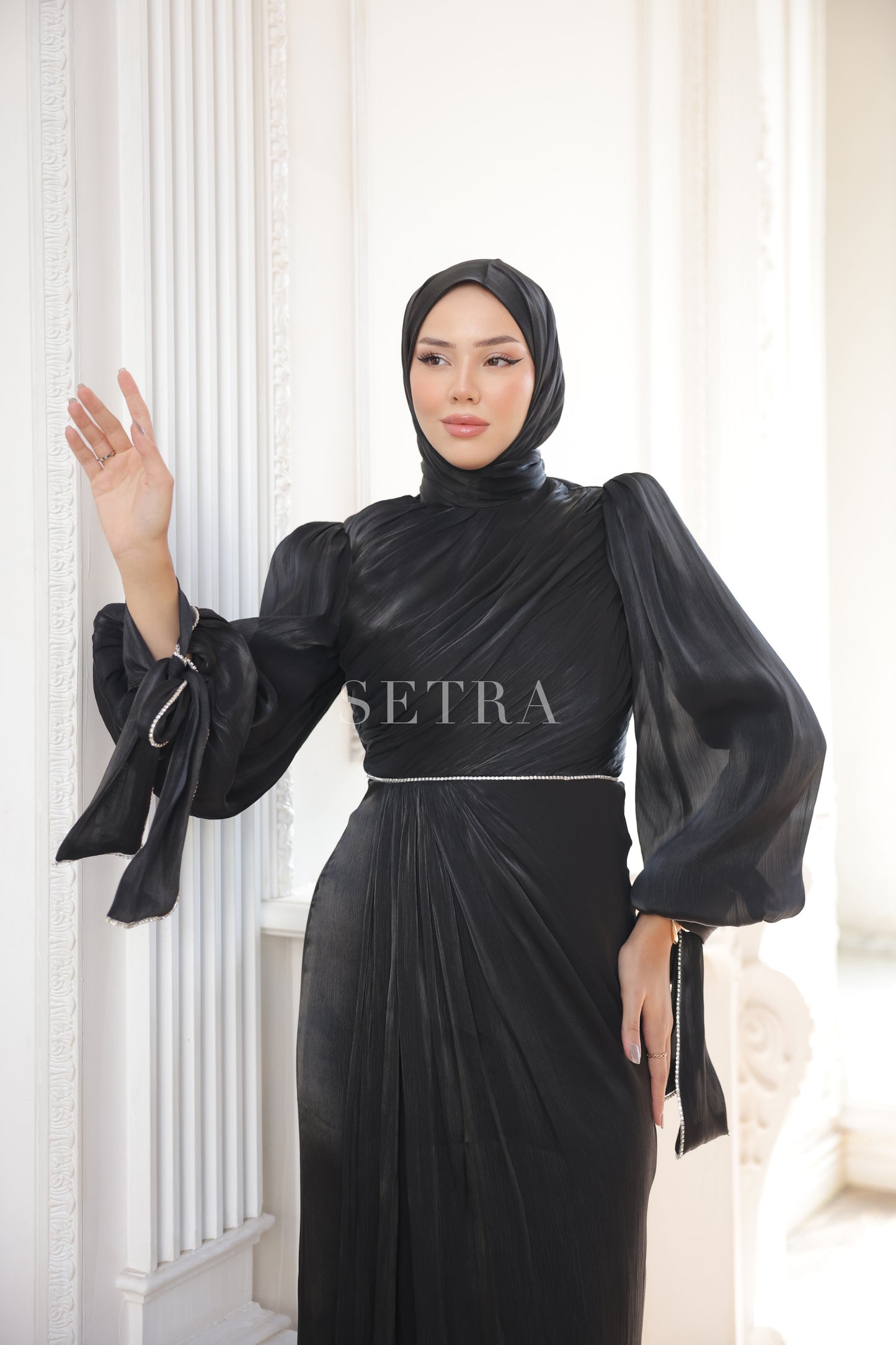 Zarif Taş Detaylı Tesettür Abiye Elbise